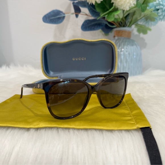 GUCCI Tortoise Shell Sunglasses - Picture 6 of 15